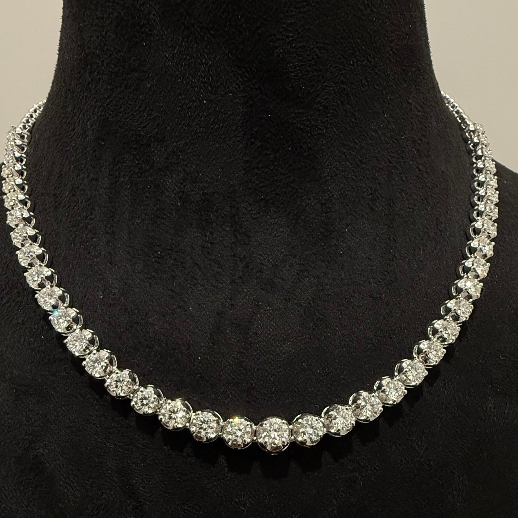 Tennis necklace with white gold and diamonds on a black bust